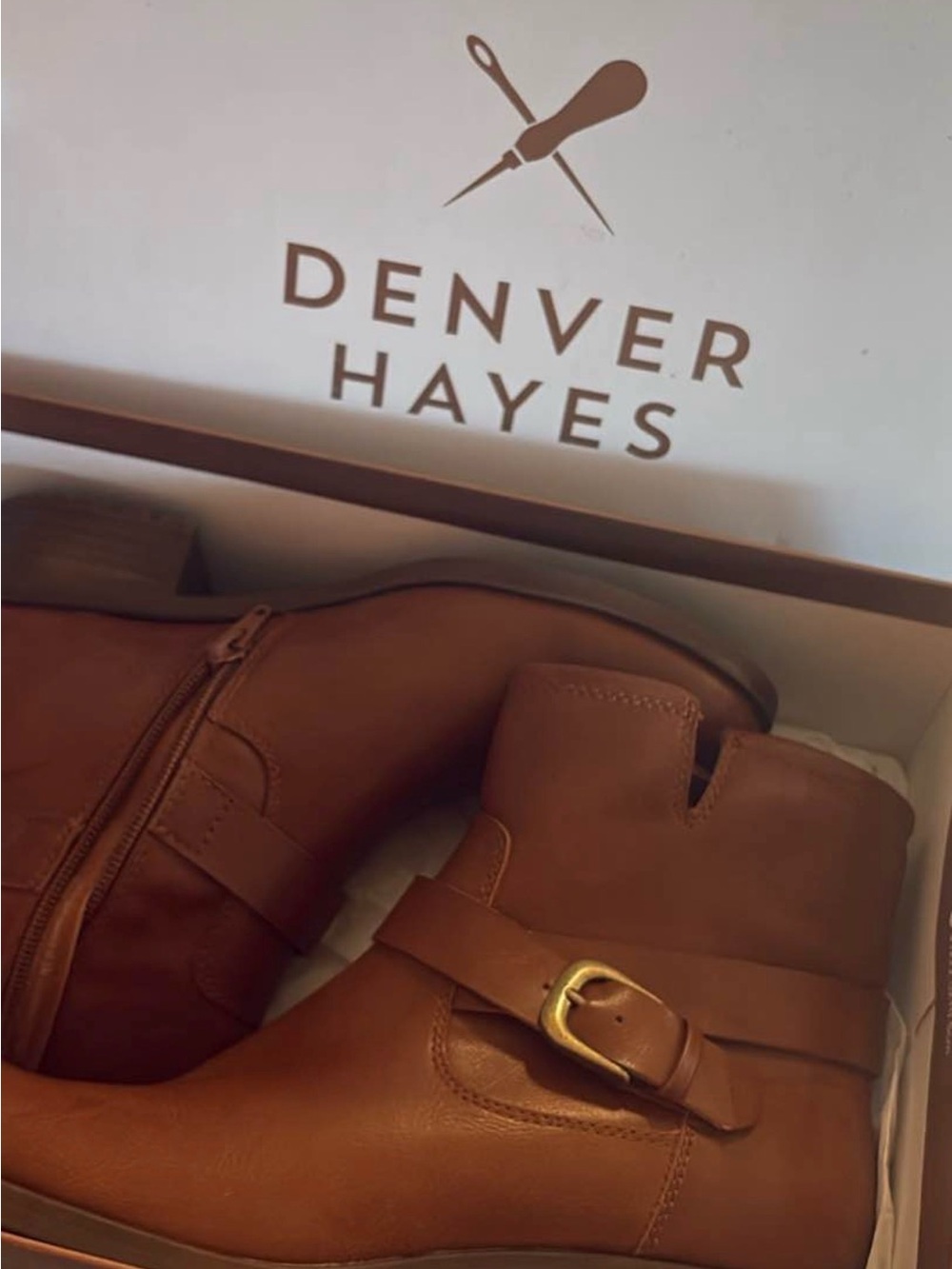 BRAND NEW Denver Hayes Size 6.5 Women’s Brown Leather Ankle Booties with Buckle